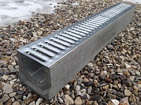Лоток водоотводный бетонный коробчатый (СО-100мм) КU 100.14 (10).12,5(9) - BGU с решеткой штампованной стальной оцинкованной. DN 100