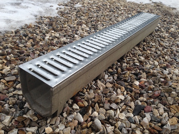 Лоток водоотводный Gidrolica PolySand – полимерпесчанный c решеткой штампованной стальной оцинкованной DN 100 H-68 мм